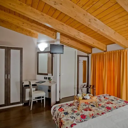 Di Hotel
